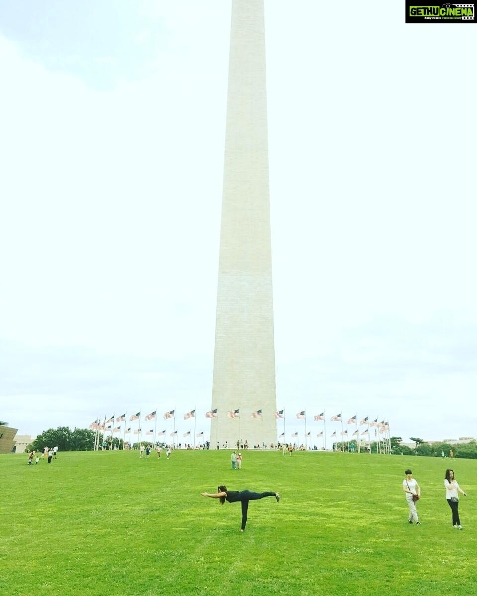 Neetu Chandra Instagram - Yoga is must! #DCDiaries #Yoga #WashingtonMonument #USATrip