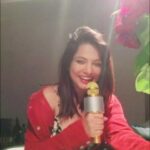 Neetu Chandra Instagram – Here is another song for all of you. Just trying to sing and of course, laughter is my medicine for everything. #aapjaisakoimerizindagimeinaaye #Bollywood #song ❤ #goodmorningindia ❤🤗 Los Angeles, California