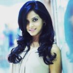 Neetu Chandra Instagram - Chilling out with friends Taj Lands End, Mumbai