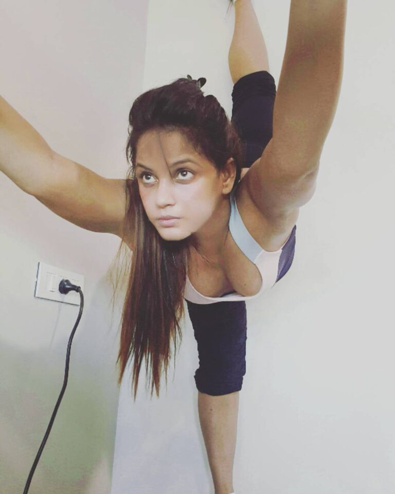 Neetu Chandra Instagram - #fit #freak #music #rythm Bring it on :)))