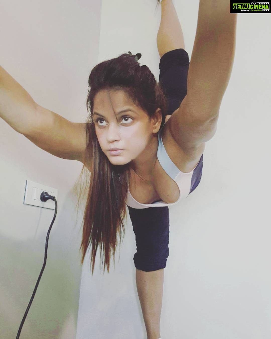 Neetu Chandra Instagram - #fit #freak #music #rythm Bring it on :)))