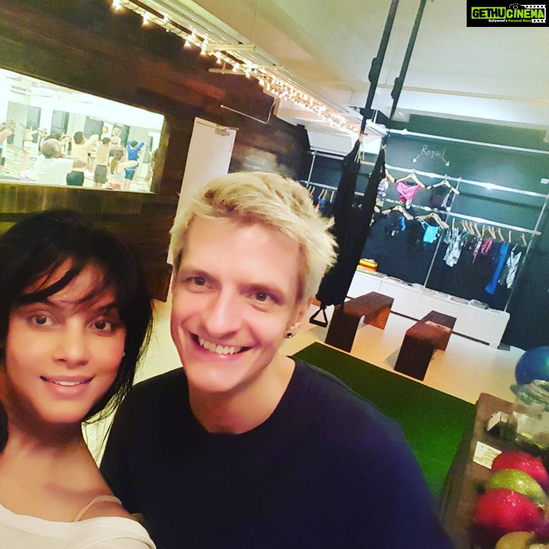 Neetu Chandra Instagram - #yogaheraldsquare with #Greg_yogaheraldsquare the owner in #Manhattan. Great place to be. Thanks :)))