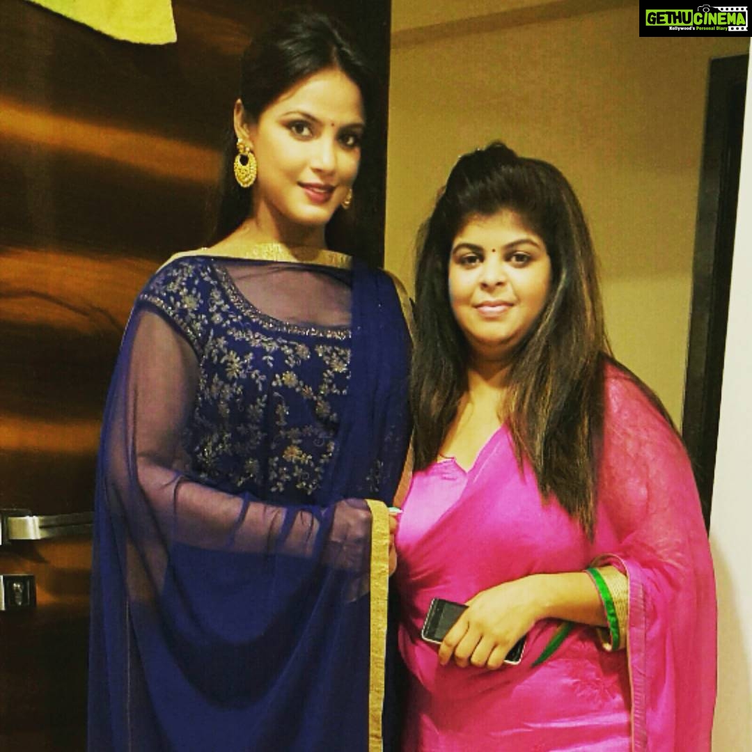 Neetu Chandra Instagram - #ganpatibappamorya #aarti #pooja #chembur #mumbai #cousin #sister