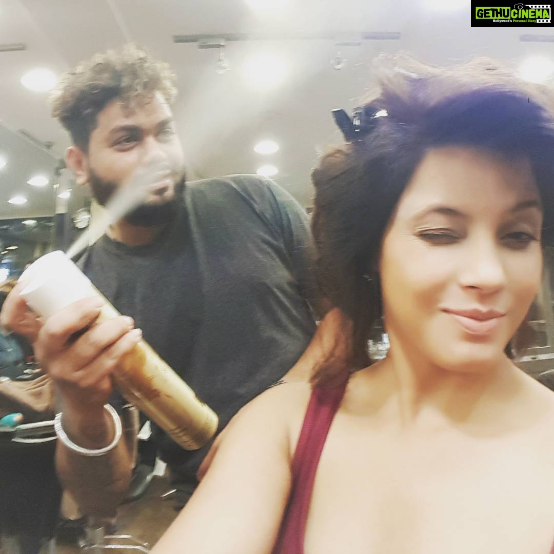 Neetu Chandra Instagram - Some #stylists love their work n they go crazy. #hakimaalim #bhushan