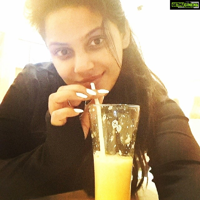 Neetu Chandra Instagram - Orange after workout today :)))