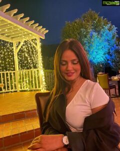 Neetu Chandra Instagram - Candid or Plandid? 😋🙆‍♀️ #smile #mood #candid