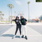 Neetu Chandra Instagram – Playing basketball is even more fun when you have friends to join you! 🥰❤️ 
@stayhumblehustlehard.co 

#VeniceBeach #Sunnyday #BasketballCourt