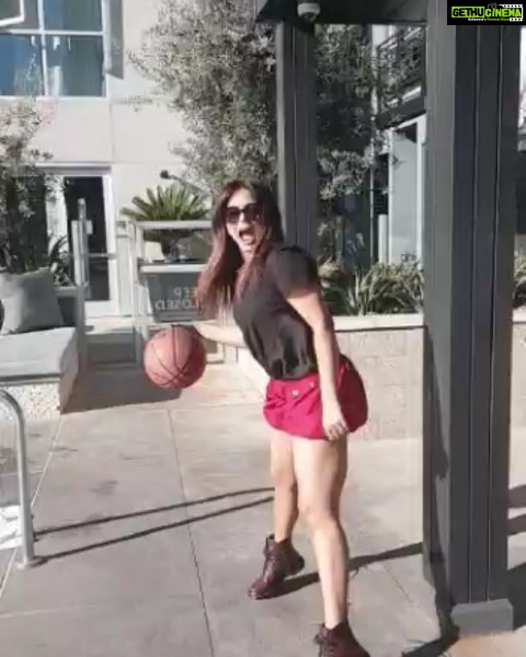 Neetu Chandra Instagram - Lets do it my hoopsters @nbaindia @nba ❤#basketball is #meditation Los Angeles, California