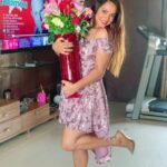 Neetu Chandra Instagram - May your week ahead be as fresh and colourful as these flowers! 💐