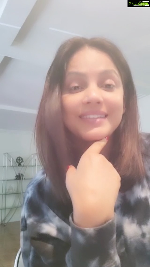 Neetu Chandra Instagram - The filmy keeda in me is hooked to this track and how! 😉#LaungLaachi