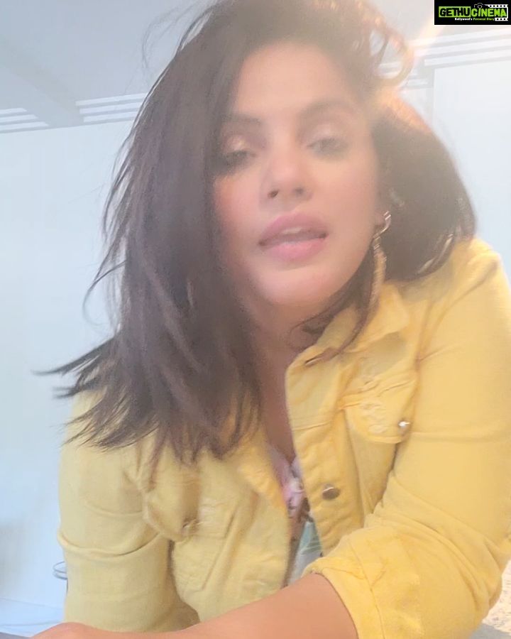 Neetu Chandra Instagram - Part 11 Fun dancing on my favorite @govinda_herono1 sir songs #Bollywood Perfert way to laugh smile and express yourself in this #covid #crisis Be at home please 🙏❤ Take care