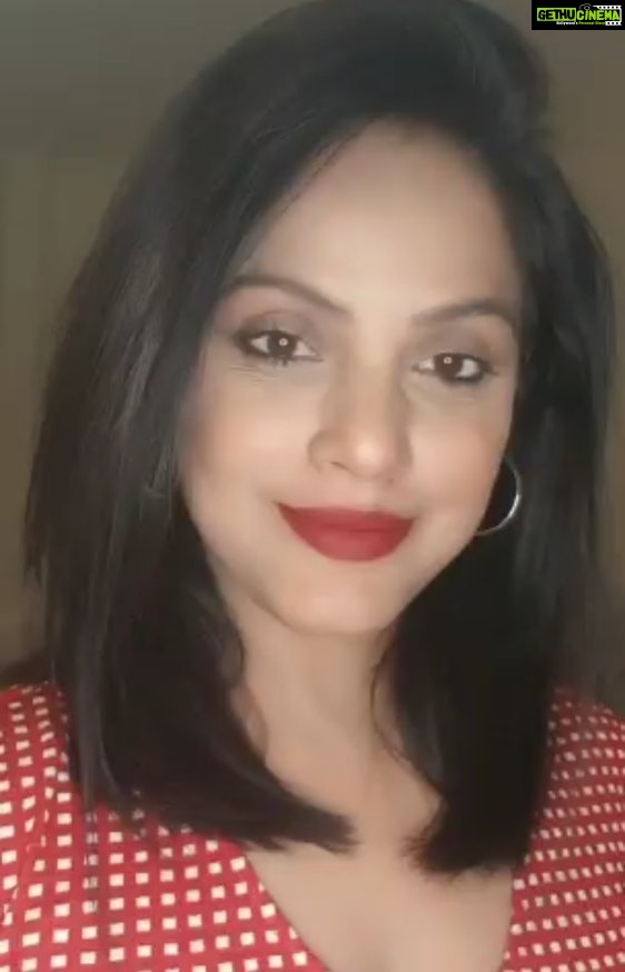Neetu Chandra Instagram - Perfect beauty serum with #gurunanda beauty serum with 6 set + Rose Quartz Facial Roller. I loooooovvveeeeee iiiittttt 🥰🤗