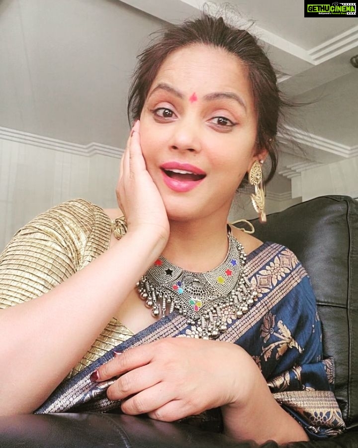 Neetu Chandra Instagram - To my #instagram #instagood #instafamily Life is all about #dancing and #singing on your own tunes ❤ #Bollywood #happyholi2021 Los Angeles, California