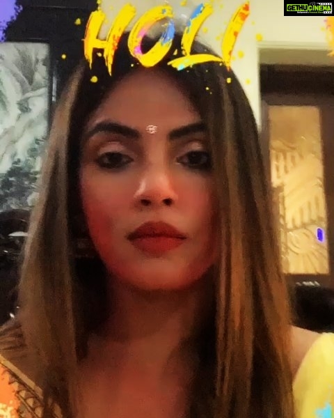 Neetu Chandra Instagram - Wishing you and your family a very very #happyholi festival of colors ❤🥰 Be safe 🙏🙂