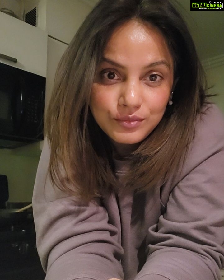 Neetu Chandra Instagram - When you can't sleep, just dance ❤ #retro #bollywood ❤ Los Angeles, California
