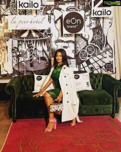 Neetu Chandra Instagram - ❤Went to Pre-oscar #gbk gifting lounge event yesterday. Thank you @gbkbrandbar @heatherhadleyjones and #terriapple 😇🙏❤ Loved it. We were careful and protected 🙂🙏 #lapeer #hotel #losangeles ❤ #covid_19 will fight together ❤🙏 Los Angeles, California