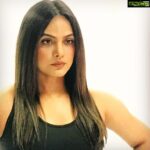 Neetu Chandra Instagram – Which #shampoo #commercial ? #pantene #lakhme #loreal #tonyandguy  #herbalessences ?? What say ? #hair #stylishlook #fashion and me ❤