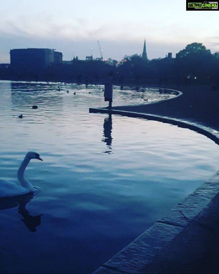 Neetu Chandra Instagram - So peaceful walking at #hydepark #london today, in the evening❤ #focus #determination and #passion 🙏❤ Send it to me, talk to me❤ Hyde Park
