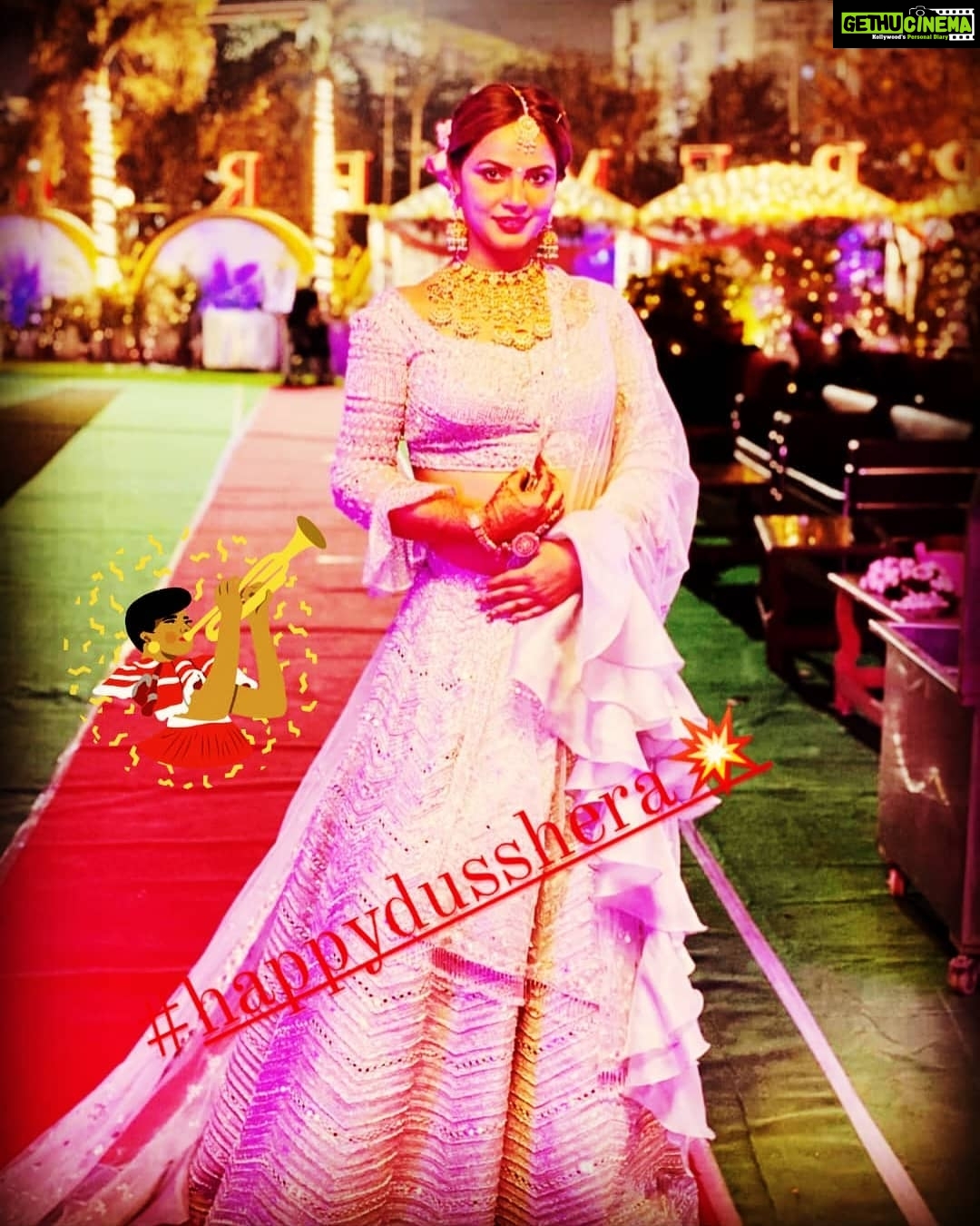 Neetu Chandra Instagram - This full week, we will celebrate #happydussehra pooja.. #happyvijaydashmi ❤🙏 worshiping myself as I am the Durga, I am the Kali and we celebrate women 🙏🙏🙏❤
