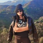 Neetu Chandra Instagram – This amazing trek to the Griffith Park reminded me of those family outings as kids… packed baskets full of food which was polished off under lush greenery on checkered mats while laughter and giggles filled up the air. ❤️❤️ #memories

#NCGirlSquad #california #losangeles #Fashion #ootd #hike #hollywoodsignhike #hollywoodsign