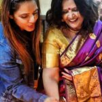 Neetu Chandra Instagram - जिसकी मैं छवी हू वो आज इस दुनिया में आयीं। क्या कहूँ, वो मेरी जननी, मेरी माँ! Happy Birthday Mummy ❤ मेरी सुन्दर मम्मी ❤🥰🙏 #momsbirthday ❤