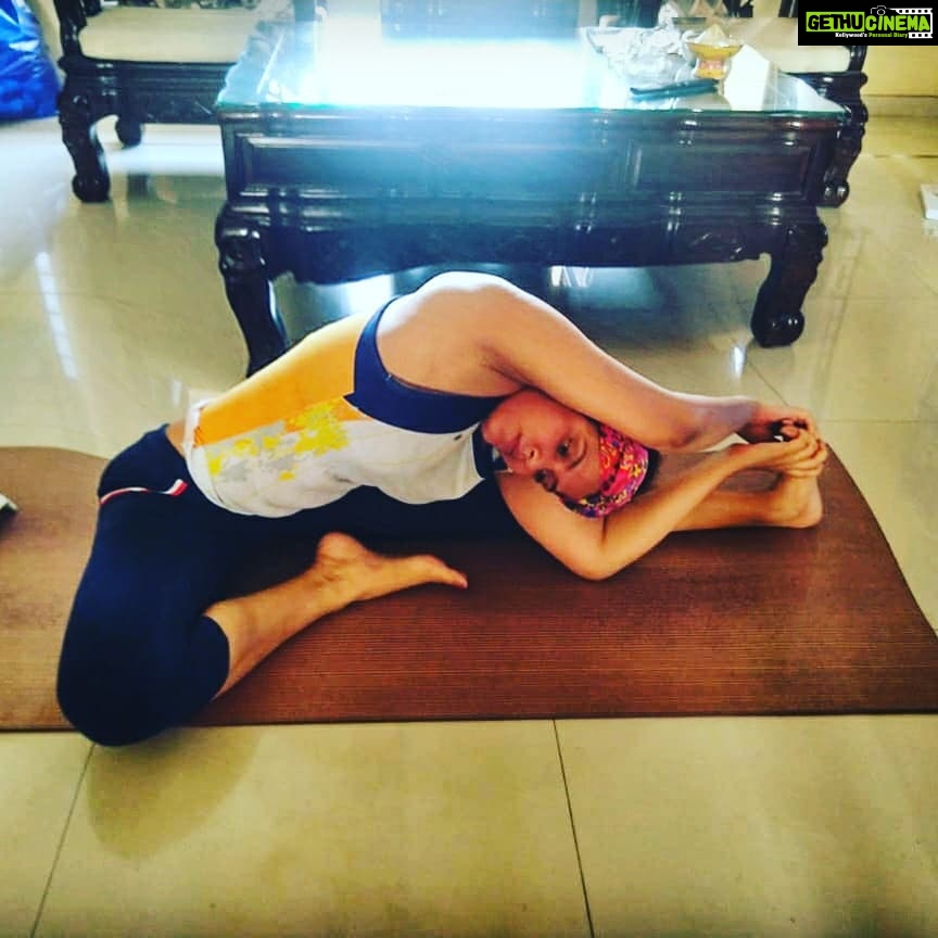 Neetu Chandra Instagram - Today on my #yoga mat ❤ Nothing in the world can take the place of persistence! " Be strong now because things will get better. It might be stormy now, but it can't rain forever". Bring it on🥰