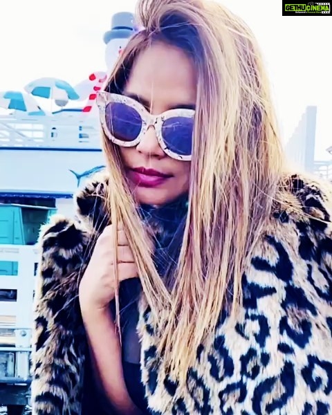 Neetu Chandra Instagram - Don't find excuses to stop yourself! Keep going until the last breath ❤🥰 you are musically mine😘