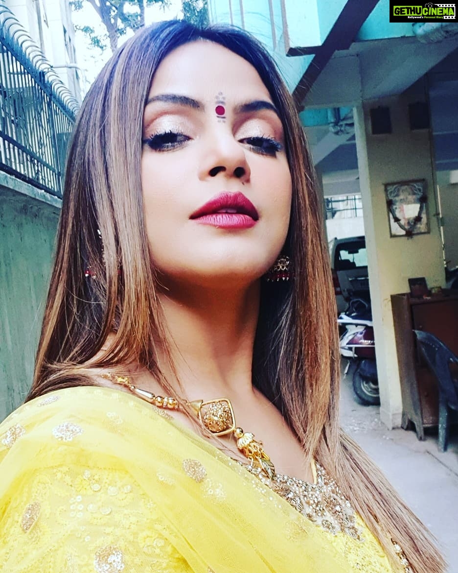 Neetu Chandra Instagram - I am very very proud of my roots 🙏❤ Blessed 😘 Patna, India