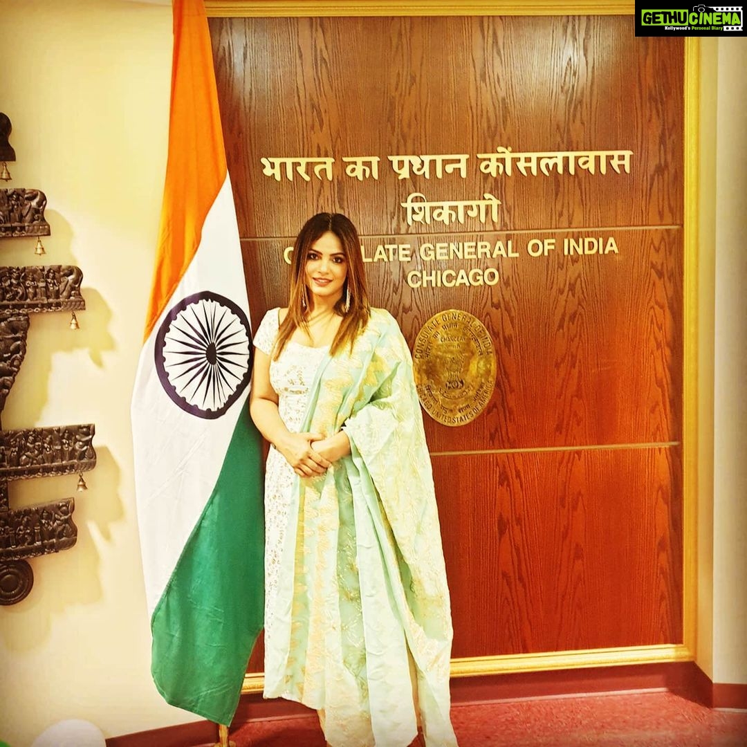 Neetu Chandra Instagram - What a great celebration at the #indianembassy #chicago Thank you #consulgeneral #sudhakardalela for such a warm welcome and the enlightening speech! Wishing everyone #happyrepublicday🇮🇳 Jaihind😊🤗🙏