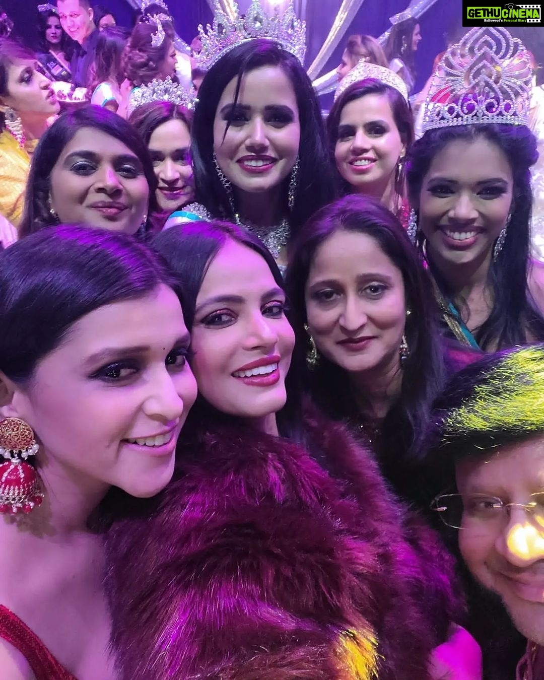 Neetu Chandra Instagram - Of all things bright and beautiful... What a sparkling night it was at the Teen-Miss-Mrs-Mr. Bharat USA 2021, in Virginia USA. Honoured to be the special guest and crown the winners for this breathtakingly stunning beauty pageant! 🙏💃 #TeenMissMrsMrBharatUSA #virginia #sterling #USA #NCGirlSquad
