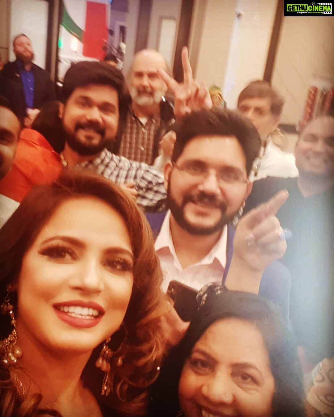 Neetu Chandra Instagram - Had so much fun with #indianamericanassociation in #chicago we all danced, sang and laughed together. Thank you for such a warm welcome, fell in love with you all ๐๐ค๐ See you soon #chicago ๐ค๐๐โค #happyrepublicday๐ฎ๐ณ Jai Hind