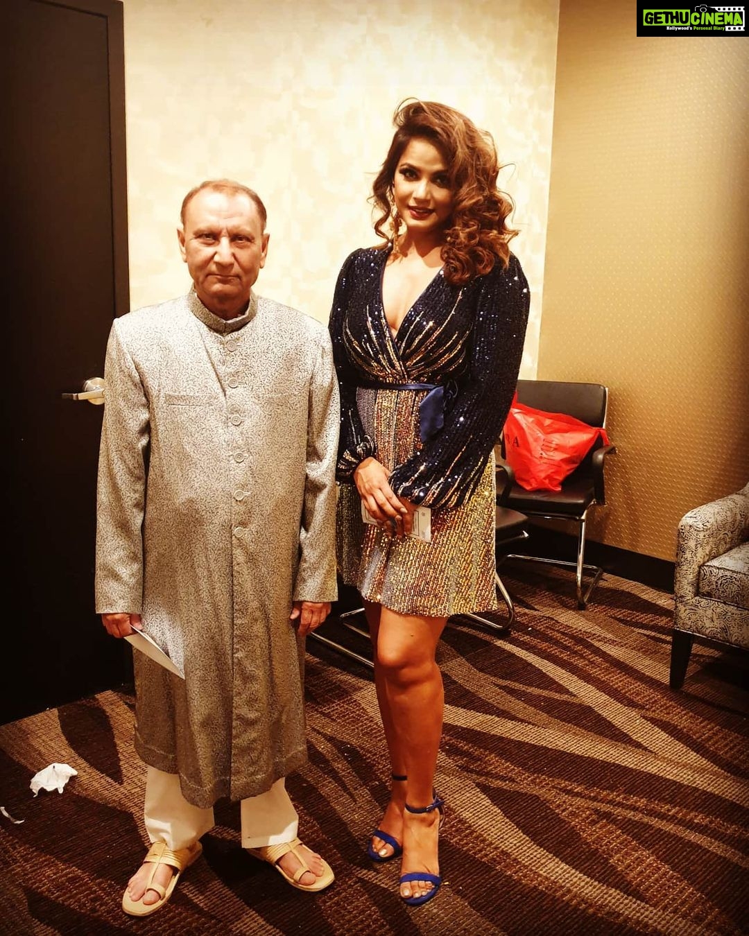 Neetu Chandra Instagram - Had so much fun with #indianamericanassociation in #chicago we all danced, sang and laughed together. Thank you for such a warm welcome, fell in love with you all ๐๐ค๐ See you soon #chicago ๐ค๐๐โค #happyrepublicday๐ฎ๐ณ Jai Hind