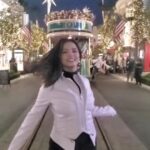 Neetu Chandra Instagram - Soaking up the Christmas cheer at The Grove in Hollywood ❄️😍 #thegrove #christmas #la #Grateful #NCGirlSquad