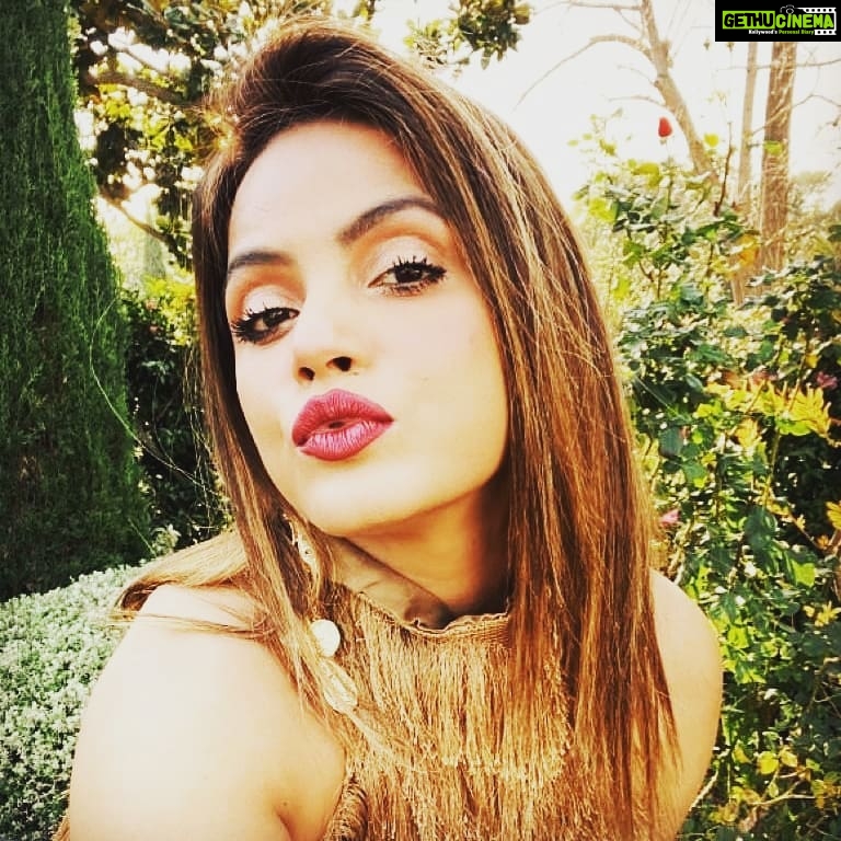 Neetu Chandra Instagram - A special brunch celebrating #Hollywood and #sport At #goldmeetsgolden2020 @goldenglobes 2020 ❤ Loved hearing your enchanting voice @emmanuelkellyofficial 🥰 @kamicraigusa @maggie.steffens @ashleighjohnson delighted to meet you Angels 🥰 you are a rockstar @aaryanshahmusic ❤ styled by my dear @polatteu 🥰