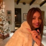 Neetu Chandra Instagram – Happy holidays everyone! The most jolly time of the year has finally arrived💃🏼 Merry Christmas guys🌲