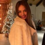 Neetu Chandra Instagram - Happy holidays everyone! The most jolly time of the year has finally arrived💃🏼 Merry Christmas guys🌲