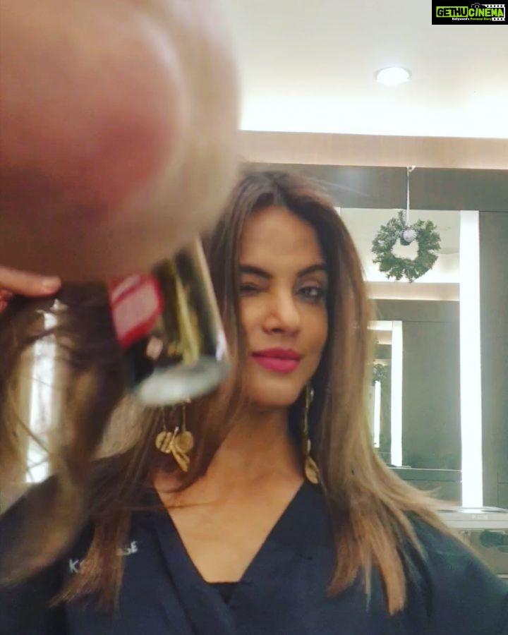Neetu Chandra Instagram - And final phase with my #hairdresser @eliamonvel at @salontrue Thanks @events_by_contessa ❤