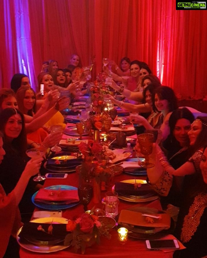 Neetu Chandra Instagram - Had a blast at #armenian #ladiesnight in #Indian style. They all wore #saares looking all pretty n elegant, we ate #Indian #food and dancing on #Bollywood songs too. Yeah yeah! Hosted by my dear friend #hasmig ❤❤❤🙏 Thank you all for so much love and such a warm welcome. Love you guys 😘🥰 #namaste🙏 #Proud @events_by_contessa