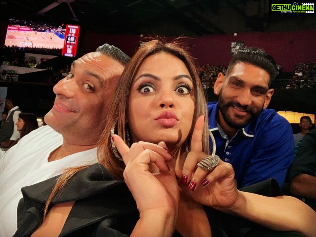 Neetu Chandra Instagram - Yesterday at the #nbagame 2nd day our team had the maximum fun n laughter @russellpeters Love you and we are so proud of you @hellosatnam You are an inspiration @nitinchandrabihar you are our pride @troy_justice you are the master n the guideπ€π€π€π€πβ€ @nbaindia Rocked yesterday π Thank you @nba for this gift of experience to the Indian Audience. Come back soon ππ