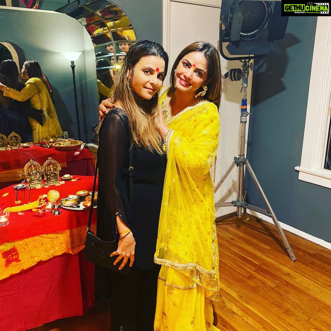 Neetu Chandra Instagram - Sabko Happy Diwali! Wishes n blessing of my elders n Loved ones in #losangeles #Bappilehri dada Jan Chhatwani Aunti #Ashgupta #Shani #Tanishalehri #Bappalehri #Krishlehri Anil Mohin Pinky Kalpana Campbell ππ€π #Nitinneerachandra Neera Srivastava Abhishek Chandra Patnawala You are missed! My first #Diwali without you allβ€ #happydiwali #peace #brightness #prosperity β€ππ€