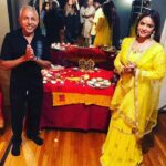 Neetu Chandra Instagram – Sabko Happy Diwali! Wishes n blessing of my elders n Loved ones in #losangeles #Bappilehri dada  Jan Chhatwani Aunti #Ashgupta  #Shani #Tanishalehri #Bappalehri #Krishlehri Anil Mohin Pinky Kalpana Campbell 🙏🤗😊 #Nitinneerachandra Neera Srivastava Abhishek Chandra Patnawala You are missed! My first #Diwali without you all❤ #happydiwali #peace #brightness #prosperity ❤🙏🤗