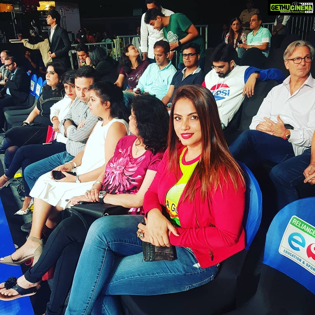 Neetu Chandra Instagram - Yesterday at the @nbaindia game between @sacramentokings and @pacers I represented @patnapirates @prokabaddi π€π Had a great time! Thank you #Rajeshvshah Sir for this thoughtfulness! #kabaddi was felt on the #basketball court β€π€ What a great performance and show put up by @nba Thank you for this experience to the #indian audience!! Much needed ππ @troy_justice #adamsilver #kiki @vivek You are an inspiration and we are so proud of you. Thank youππ