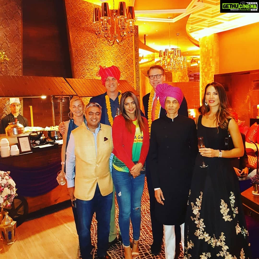 Neetu Chandra Instagram - Yesterday at the @nbaindia game between @sacramentokings and @pacers I represented @patnapirates @prokabaddi π€π Had a great time! Thank you #Rajeshvshah Sir for this thoughtfulness! #kabaddi was felt on the #basketball court β€π€ What a great performance and show put up by @nba Thank you for this experience to the #indian audience!! Much needed ππ @troy_justice #adamsilver #kiki @vivek You are an inspiration and we are so proud of you. Thank youππ