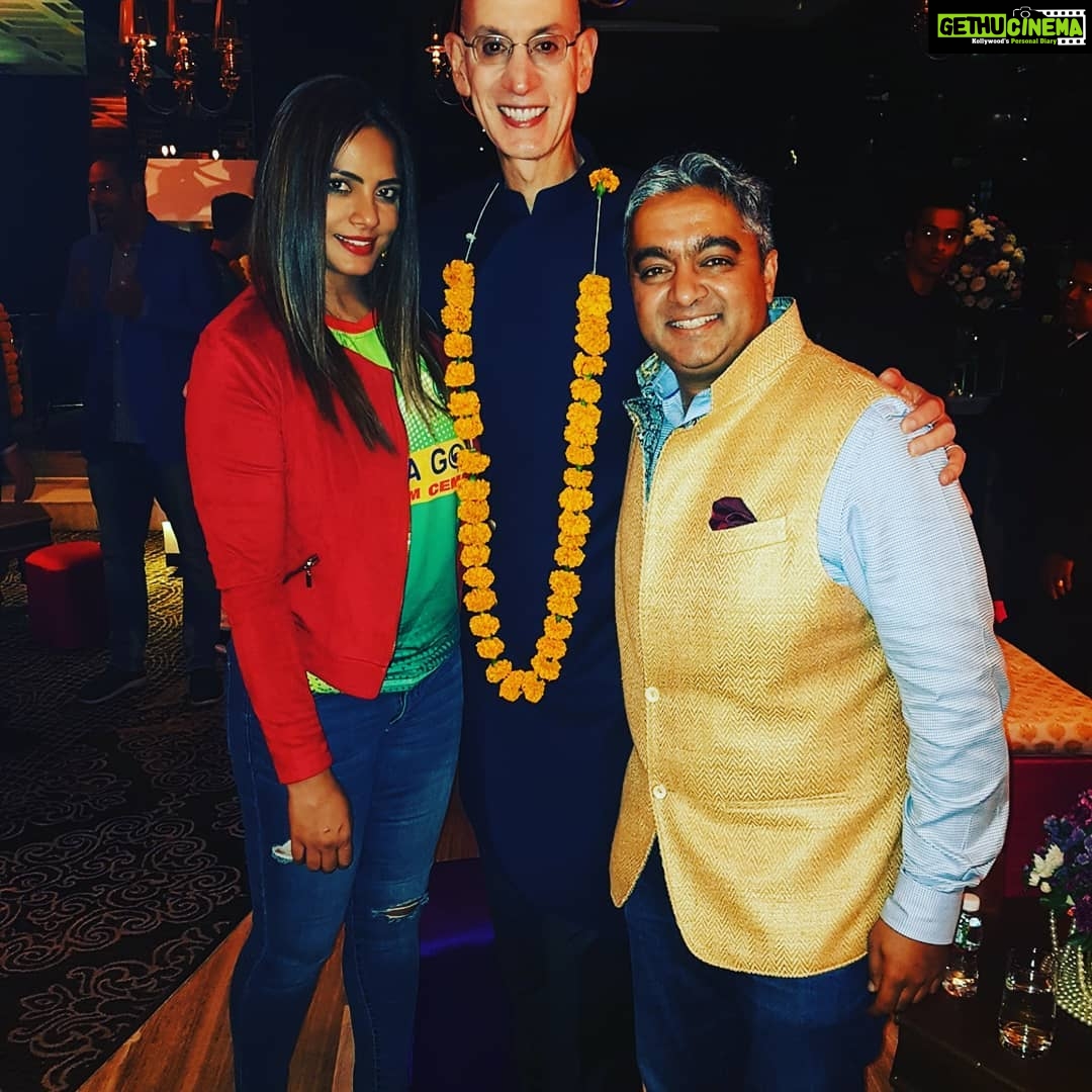 Neetu Chandra Instagram - Yesterday at the @nbaindia game between @sacramentokings and @pacers I represented @patnapirates @prokabaddi π€π Had a great time! Thank you #Rajeshvshah Sir for this thoughtfulness! #kabaddi was felt on the #basketball court β€π€ What a great performance and show put up by @nba Thank you for this experience to the #indian audience!! Much needed ππ @troy_justice #adamsilver #kiki @vivek You are an inspiration and we are so proud of you. Thank youππ