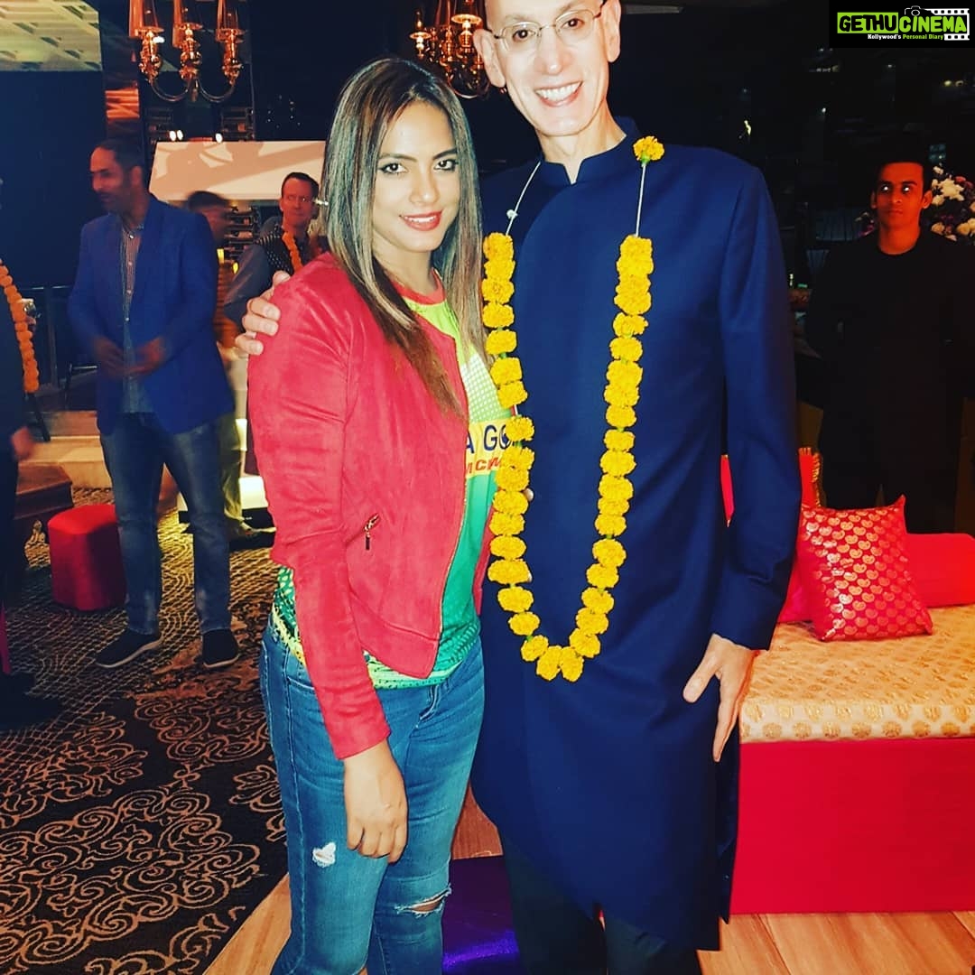 Neetu Chandra Instagram - Yesterday at the @nbaindia game between @sacramentokings and @pacers I represented @patnapirates @prokabaddi π€π Had a great time! Thank you #Rajeshvshah Sir for this thoughtfulness! #kabaddi was felt on the #basketball court β€π€ What a great performance and show put up by @nba Thank you for this experience to the #indian audience!! Much needed ππ @troy_justice #adamsilver #kiki @vivek You are an inspiration and we are so proud of you. Thank youππ