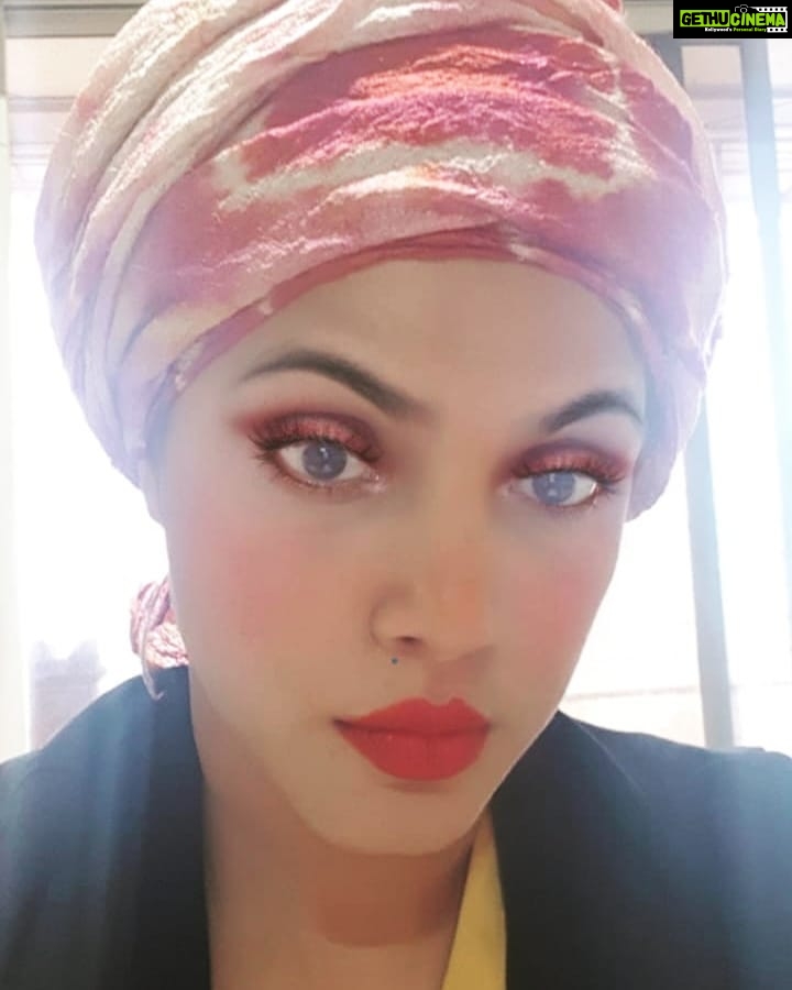 Neetu Chandra Instagram - What do you think of the look ? #arabic feel! As in #actorlife has different #characters and I am just experimenting one.. Can't always play #trafficsignal movie or #oyeluckyluckyoye #movie look. Right ?