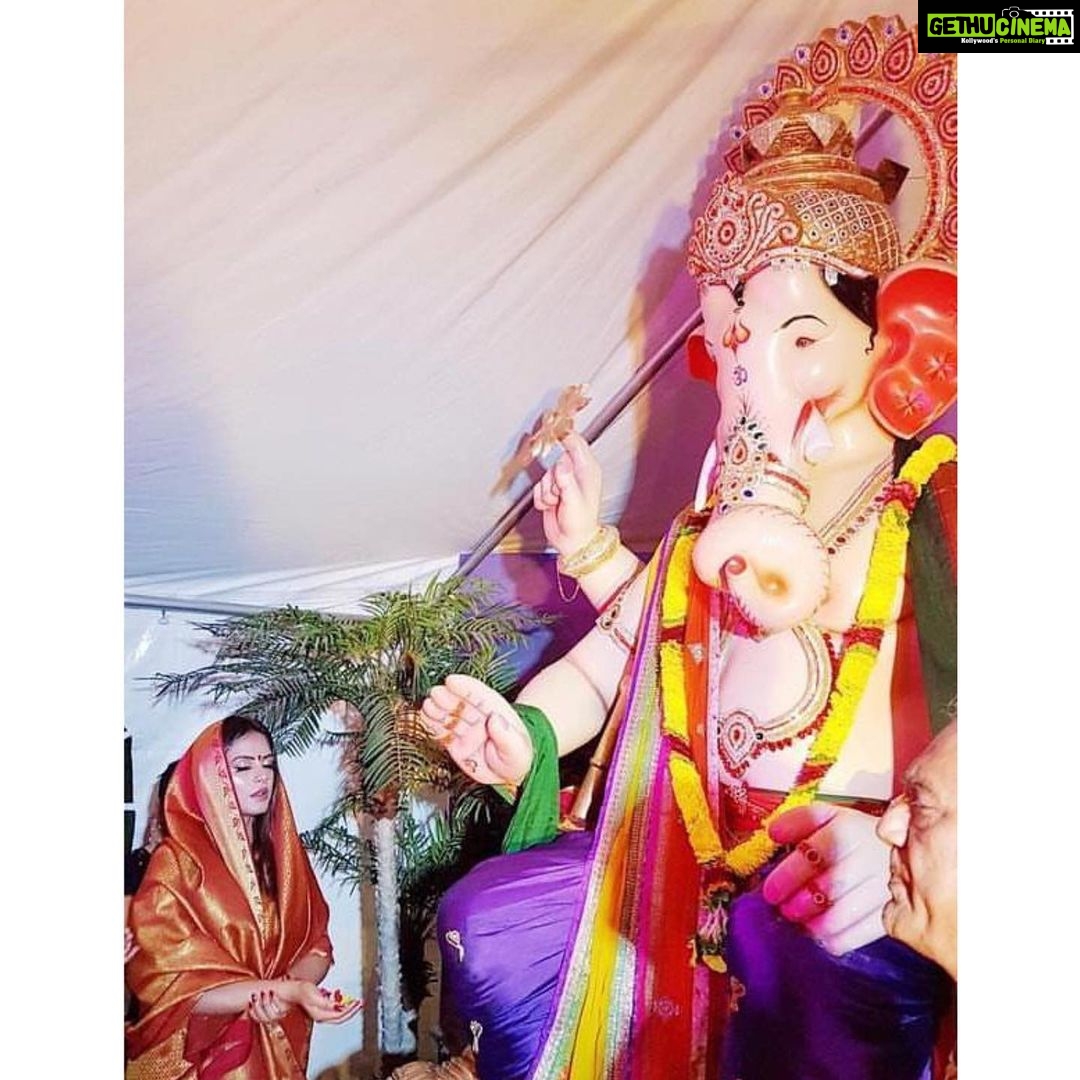 Neetu Chandra Instagram - Feeling at #Peace and #Blessed after visiting Bappa and seeking his blessings. #HappyGaneshChaturthi to all๐๐ป