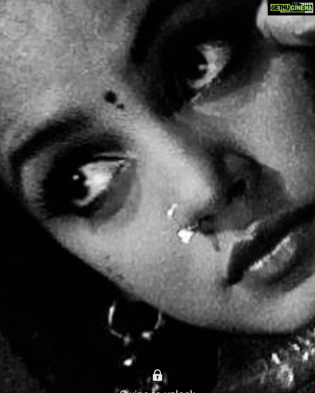 Neetu Chandra Instagram - Life is not #blackandwhite but that doesn't mean we take a #gray path! There are issues and we just need to find solutions, with a broad smile๐ Give us strength and we will fight through n through #bappa #ganpatibappamorya_ ๐ #classic