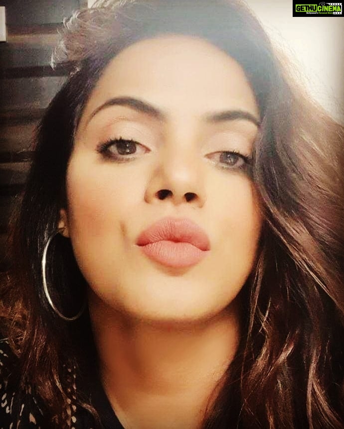 Neetu Chandra Instagram - Good Night everyone ❤🥰 Sleep on time, get up on time is what I believe in 😁😊🤗👍👍👍❤🥰 #muuh