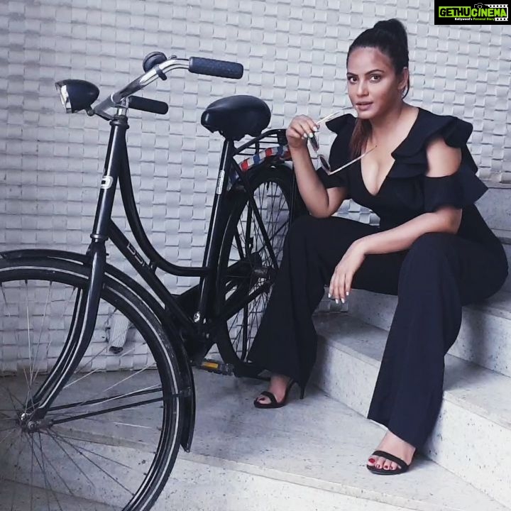 Neetu Chandra Instagram - Dekho magar pyaar se💕 #photoshoots #favorite Do you like the look ?